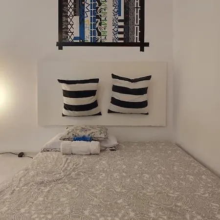 Apartment Minimalist Studio Bucharest